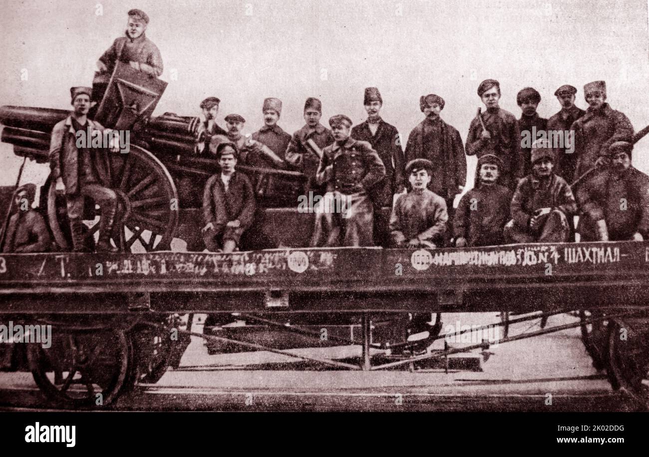 Worker volunteers of Tsaritsyno factories before departing for war. 1918. &#13;&#10; Stock Photo