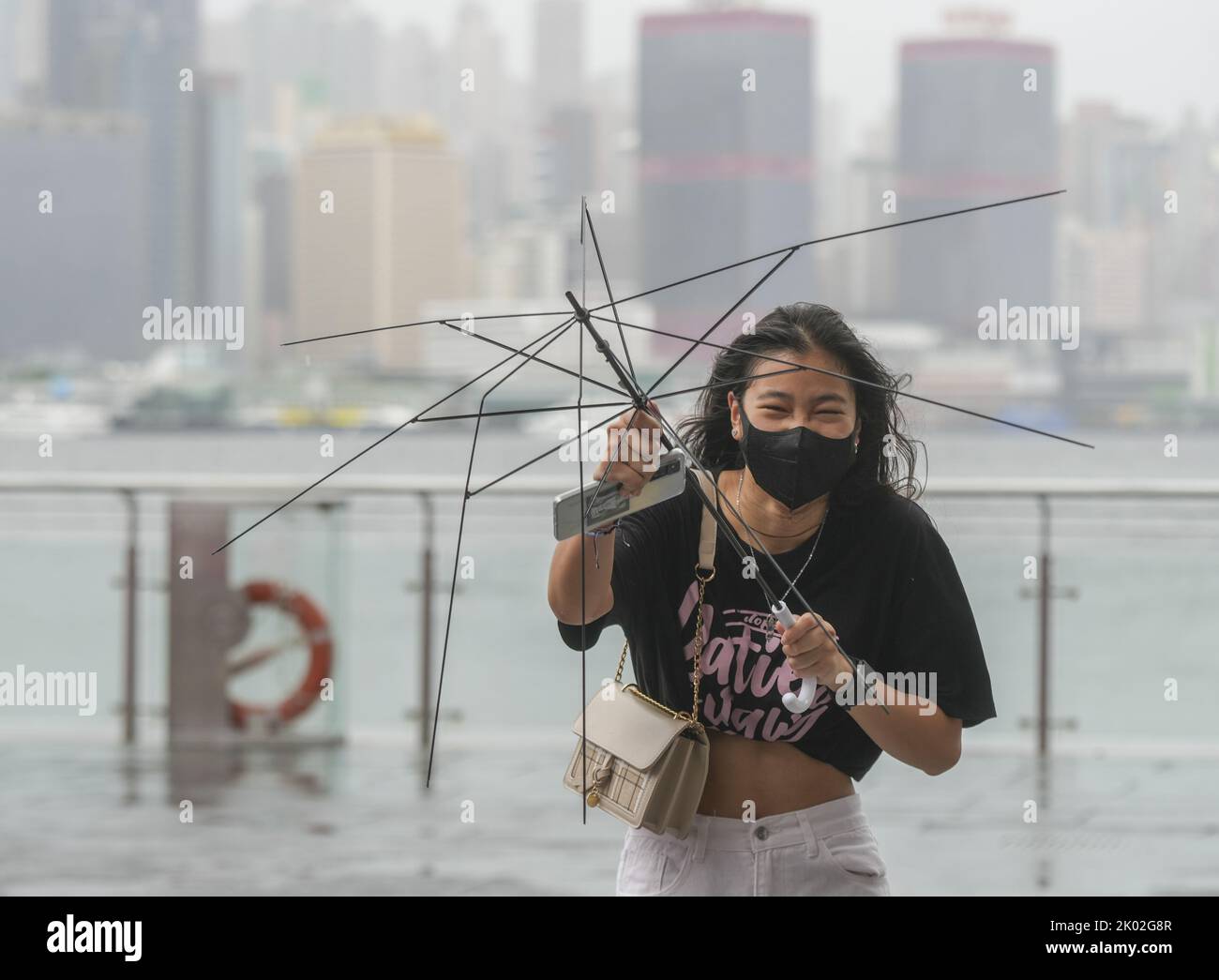 The Observatory issues No.3 typhoon warning signal, classes at