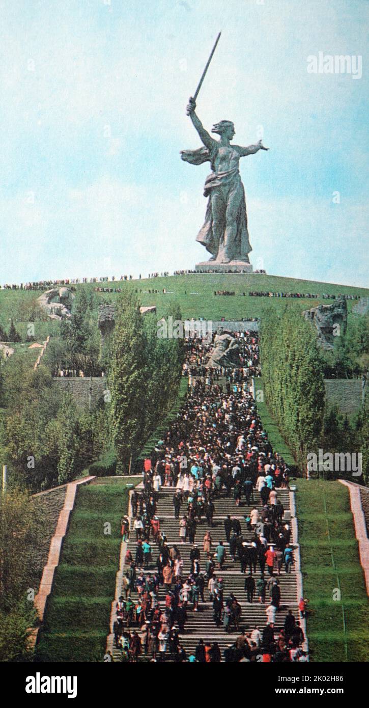 Monument in honor of the great battle on the Volga at Mamaev Kurgan in Volgograd. The Motherland Calls monument to 'hero's of the Battle of Stalingrad' on Mamaev Kurgan in Volgograd, Russia. It was designed by sculptor Yevgeny Vuchetich and structural engineer Nikolai Nikitin, and declared the tallest statue in the world in 1967. At 85 m (279 ft), it is the tallest statue in Europe and the tallest statue (excluding pedestals) of a woman in the world Stock Photo