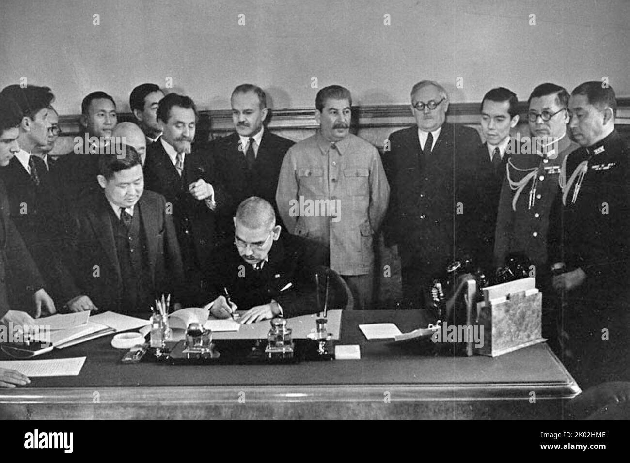 Japanese Foreign Minister I. Matsuoka signs the Pact of Neutrality between the USSR and Japan . Present: J.V. Stalin, People's Commissar for Foreign Affairs of the USSR V. Molotov, Deputy. People's Commissar for Foreign Affairs of the USSR S.A. Lozovsky, A.Ya. Vishinski. 13 April 1941 Stock Photo