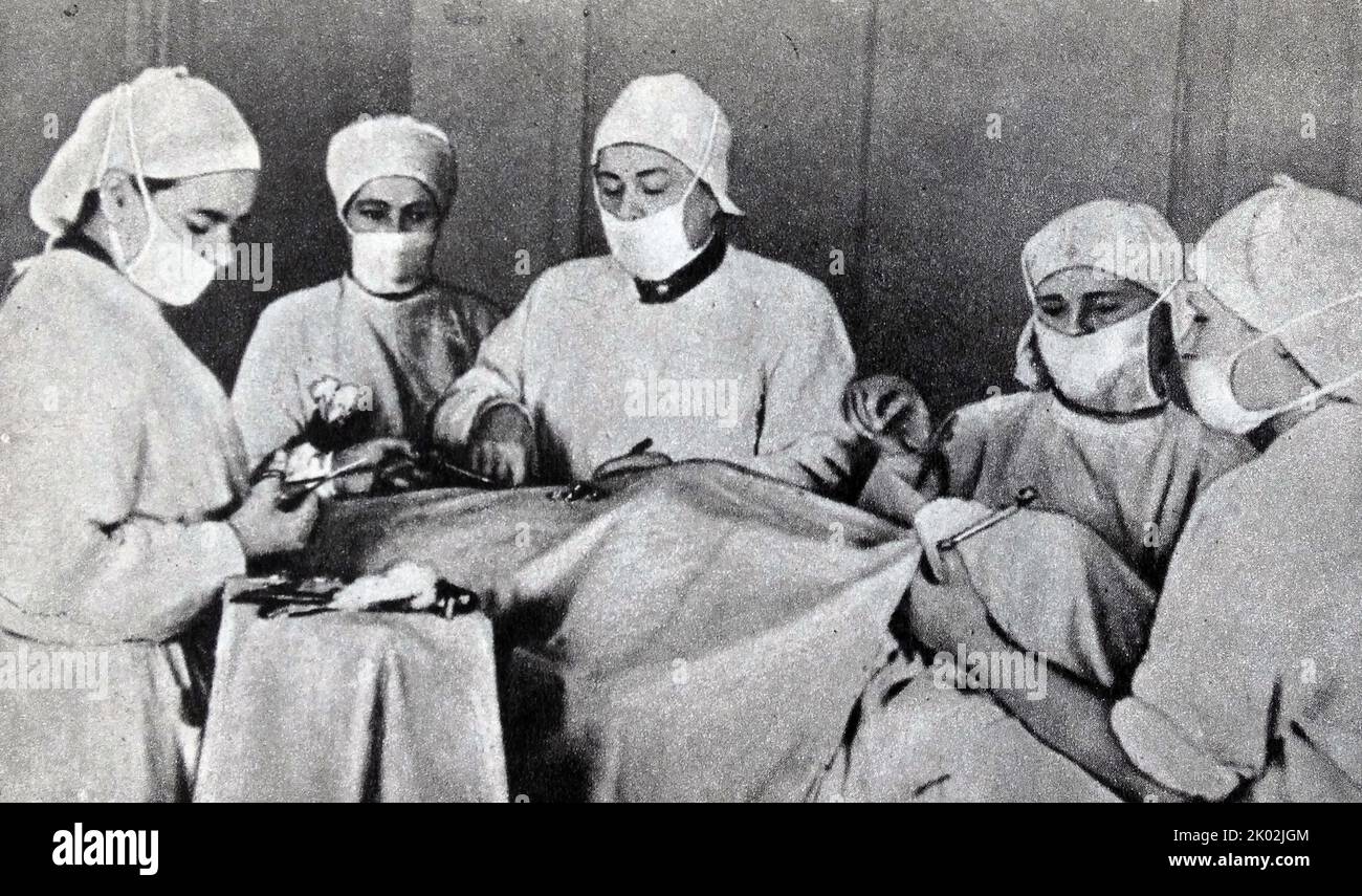 1941 surgery hi-res stock photography and images - Alamy