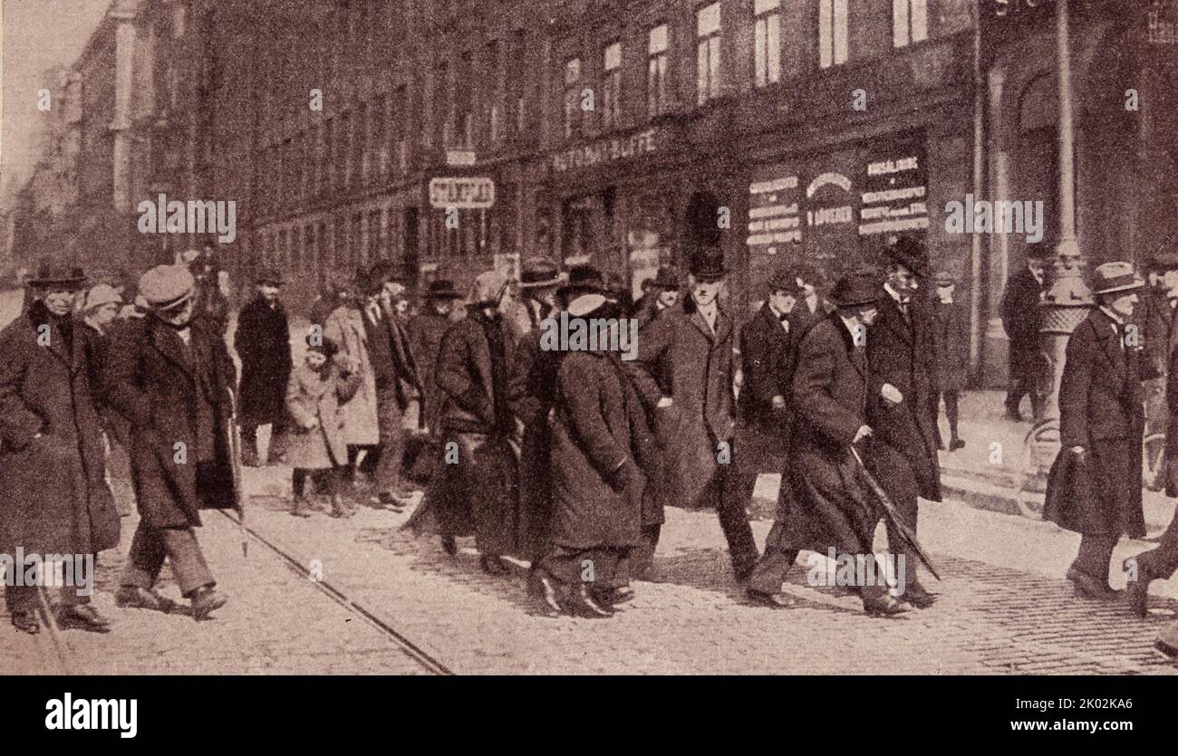 Lenin with a group of comrades in Stockholm while traveling from Switzerland to Russia. 1917 Stock Photo