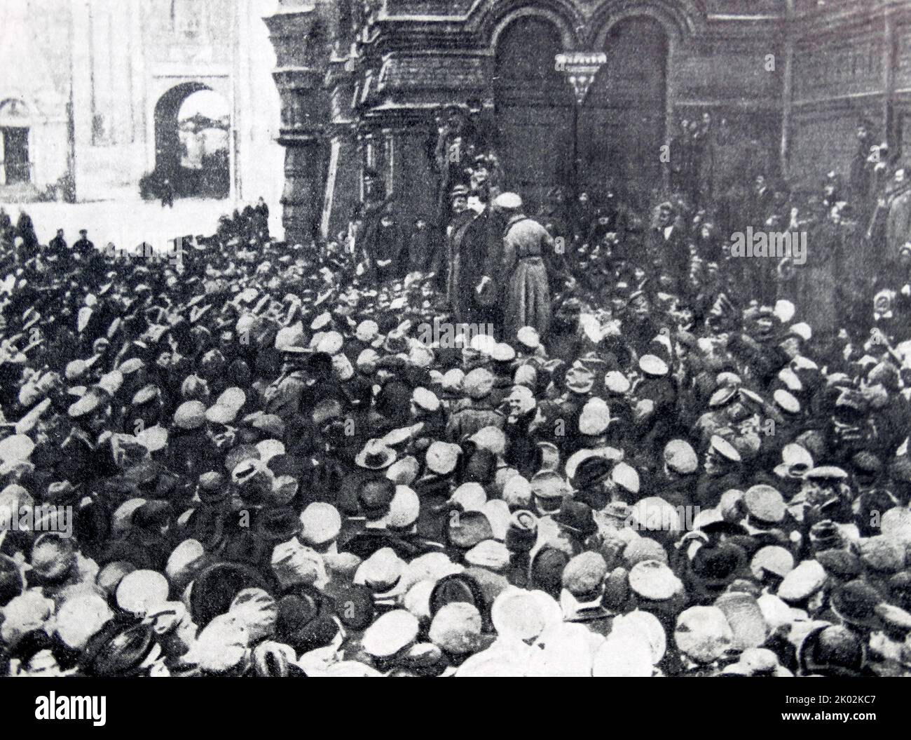 Speech by the Bolshevik V.P. Nogin at a rally near the building of the Historical Museum, Moscow during the Russian Revolution February 1917 Stock Photo