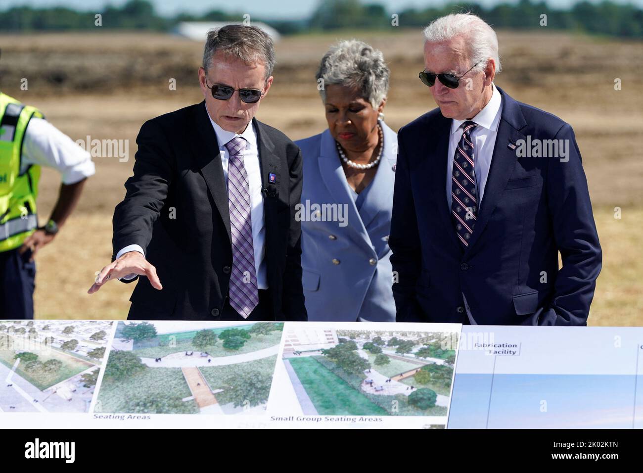 U.S. President Joe Biden listens to Intel CEO Pat Gelsinger as he attends the groundbreaking of the new Intel semiconductor manufacturing facility in New Albany, Ohio, U.S., September 9, 2022. REUTERS/Joshua Roberts Stock Photo