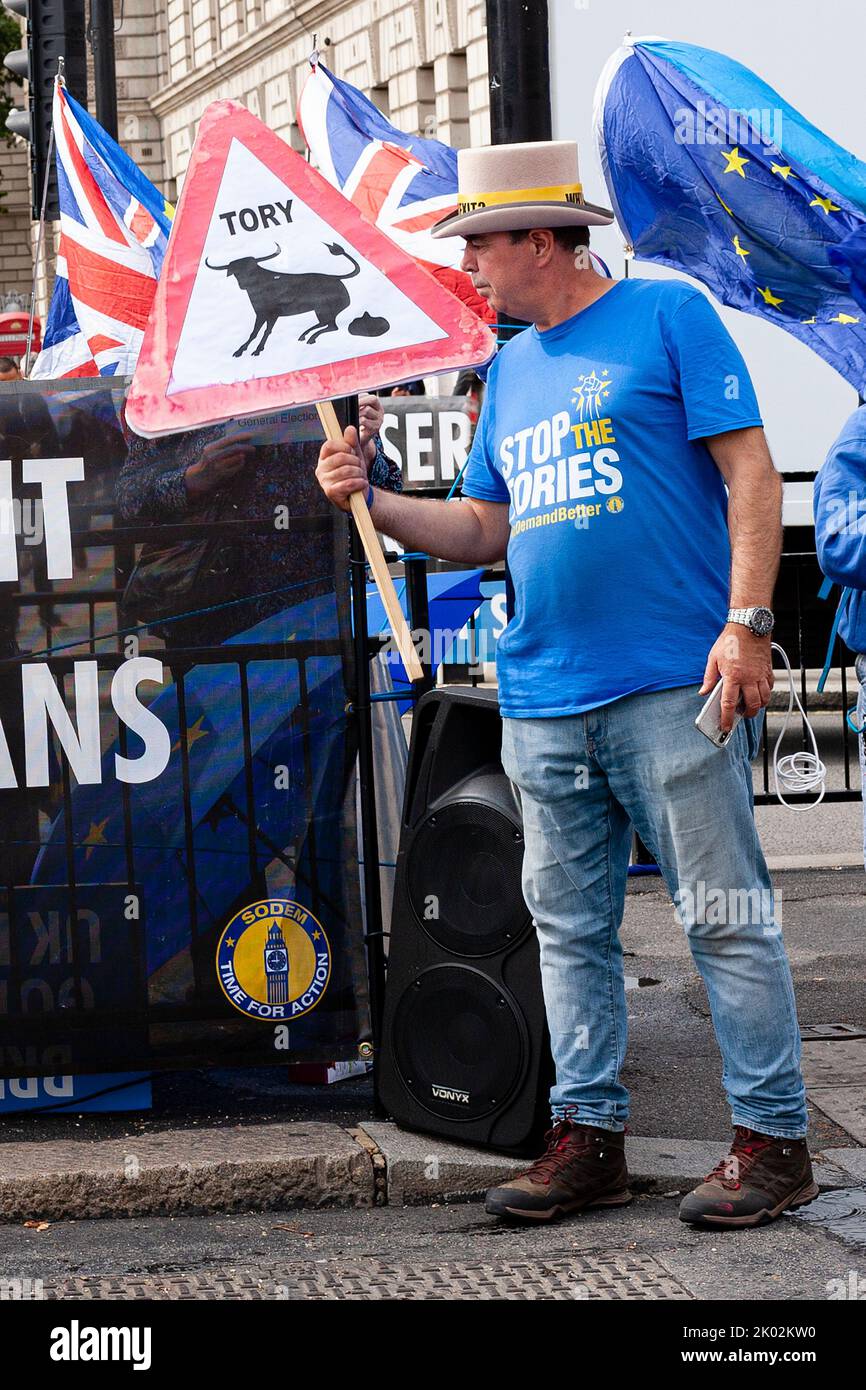 Steve Bray Mr Stop Brexit with Tory Bull Shit Placard, Westminster London September 2022 Stock Photo