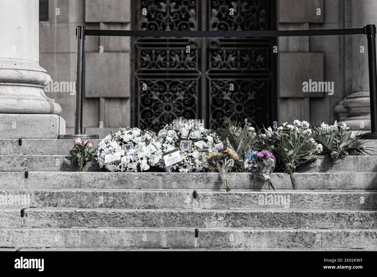 Queen Elizabeth Her Majesty Memorial Leeds Stock Photo Alamy