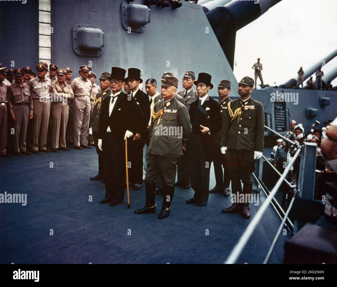 Surrender of Japan, Tokyo Bay, 2 September 1945: Representatives of the Empire of Japan on board USS Missouri, during the surrender ceremonies. Standing in front are: Foreign Minister Mamoru Shigemitsu and General Yoshijiro Umezu, Chief of the Army General Staff.&#13;&#10;Behind them are middle row, left to right: Major General Yatsuji Nagai, Army; Katsuo Okazaki, Foreign Ministry; Rear Admiral Tadatoshi Tomioka, Navy; Toshikazu Kase, Foreign Ministry, and Lieutenant General Suichi Miyakazi, Army. Stock Photo