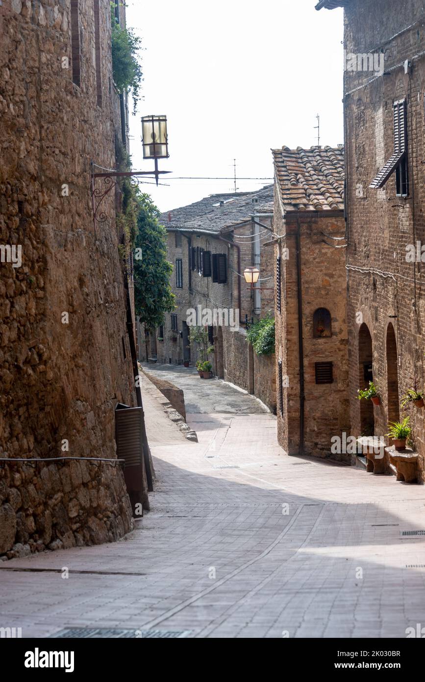 Alley in San Gimignano, since 1990 UNESCO World Heritage Site, San Gimignano, Tuscany, Italy Stock Photo