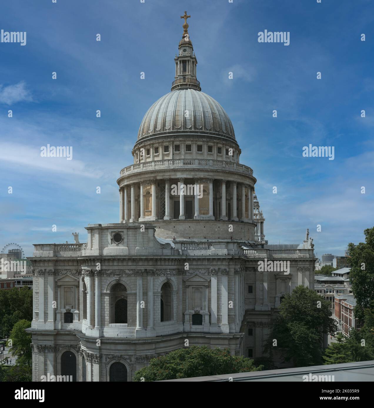 A vertical shot of the Saint Paul Cathedral in London Stock Photo