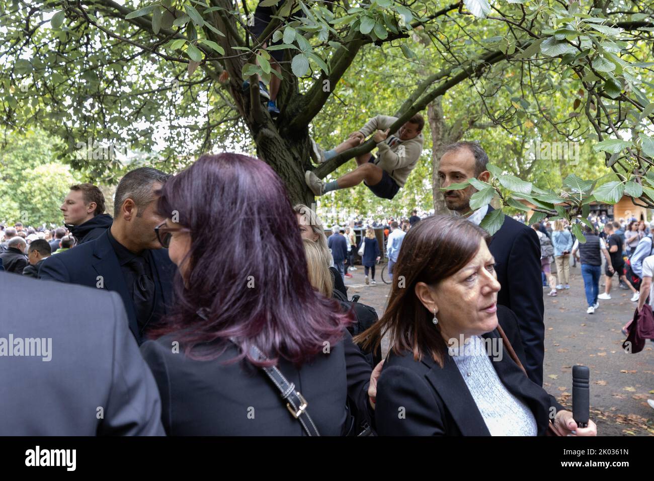 London, UK. 9th Sept 2022. Crowds mourning the death of Queen Elizabeth