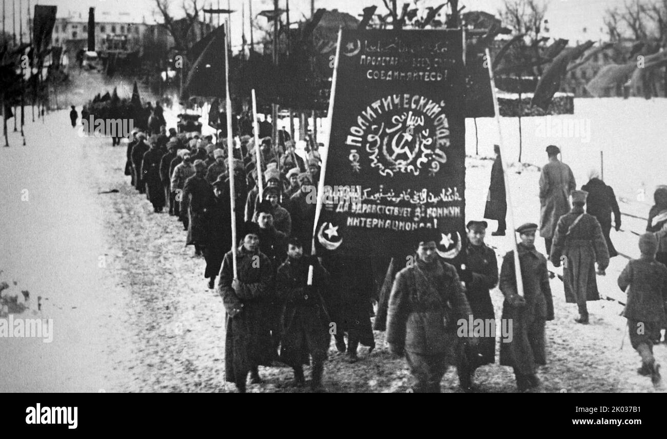 A column of demonstrators in Petrograd on November 7, 1919. Soviet Russian propaganda art. Stock Photo