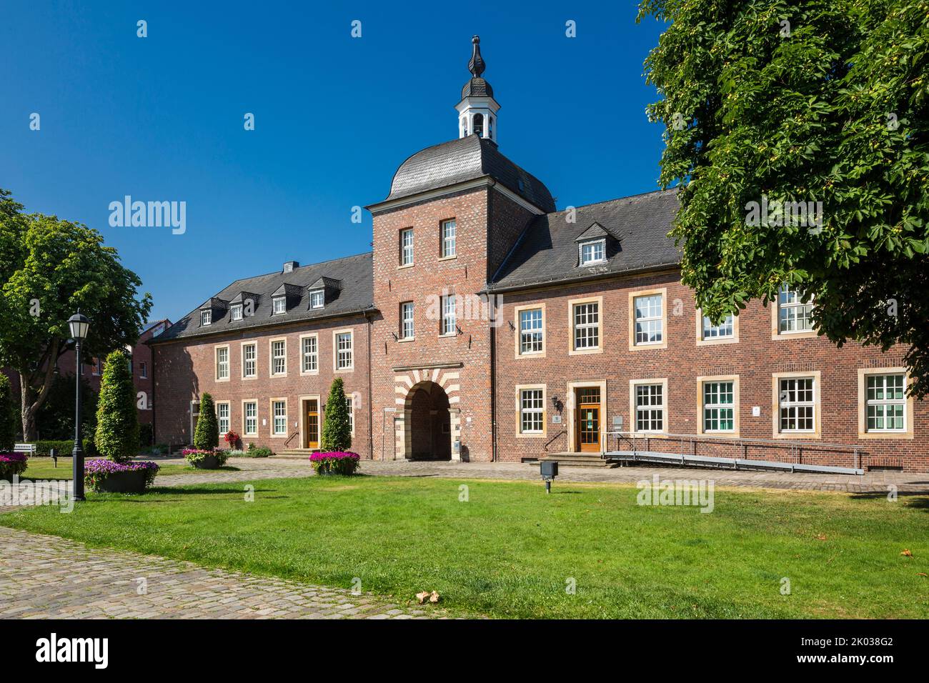 Germany, Ahaus, Westmuensterland, Muensterland, Westphalia, North Rhine-Westphalia, district court Ahaus at Suemmermannplatz in buildings of the outer castle of Ahaus Castle, main building Stock Photo