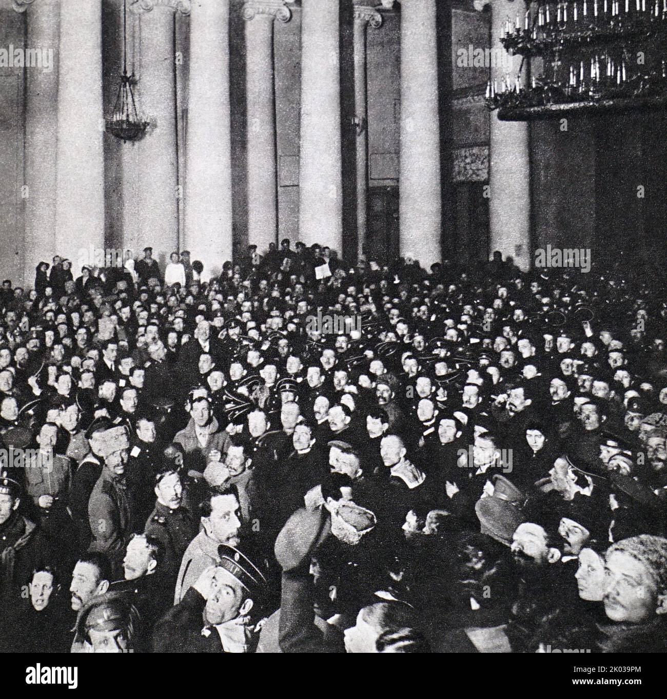 Soldiers of the Petrograd garrison and naval law officers of the mountains who went over to the side of the insurgent people. Orannenbaum in the Tauride Palace. Petrograd, until March 19, 1917. Photo by K. Bulla. Stock Photo