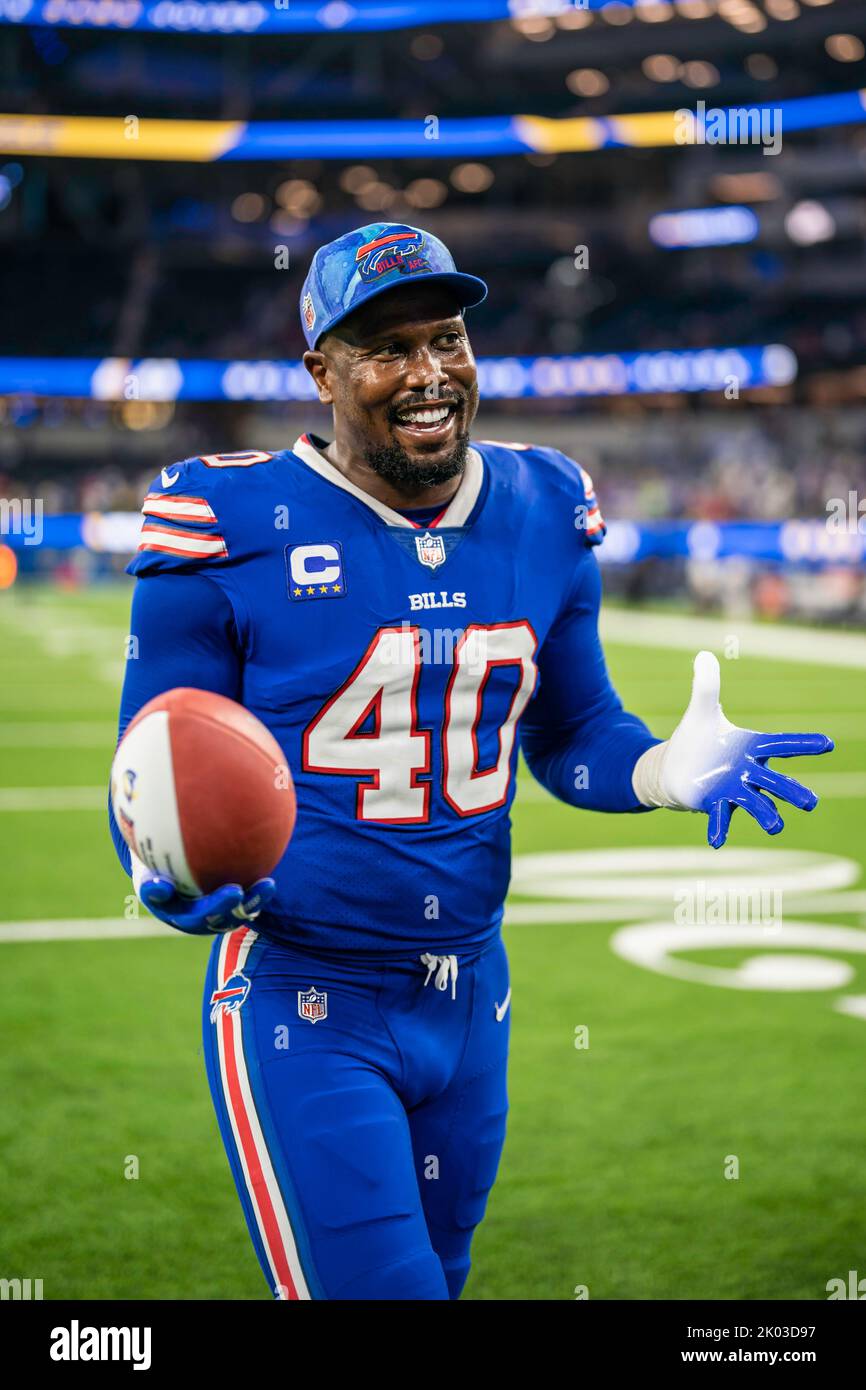 First look: Los Angeles Rams linebacker Von Miller in his No. 40 Rams  jersey ahead of 'MNF' vs. San Francisco 49ers