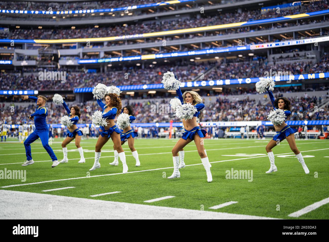 Nfl game 2021 center hi-res stock photography and images - Alamy