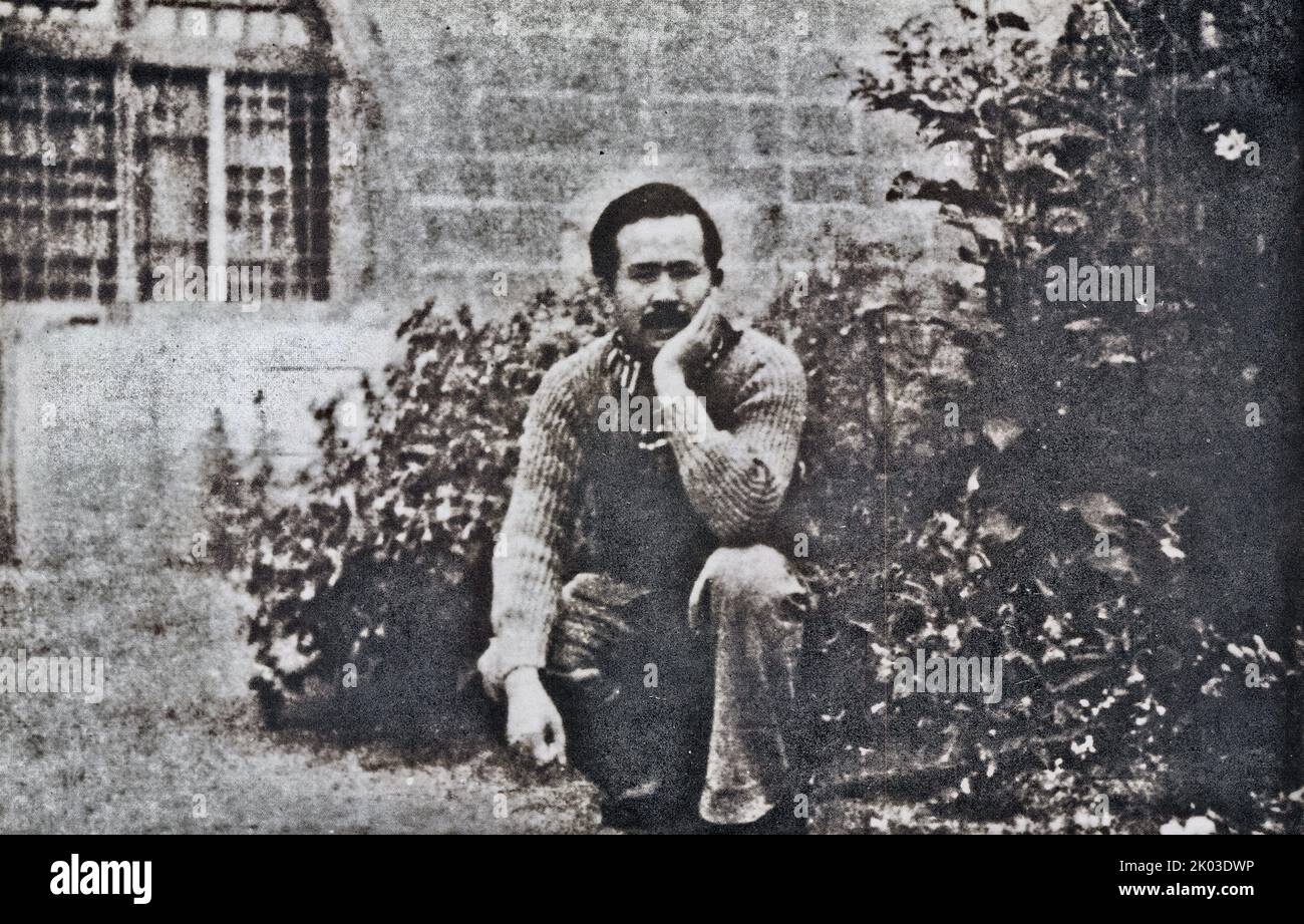 Ren Bishi in front of Yan'an cave dwelling. Ren Bishi was a military and political leader in the early Chinese Communist Party. In the early 1930s, Stock Photo