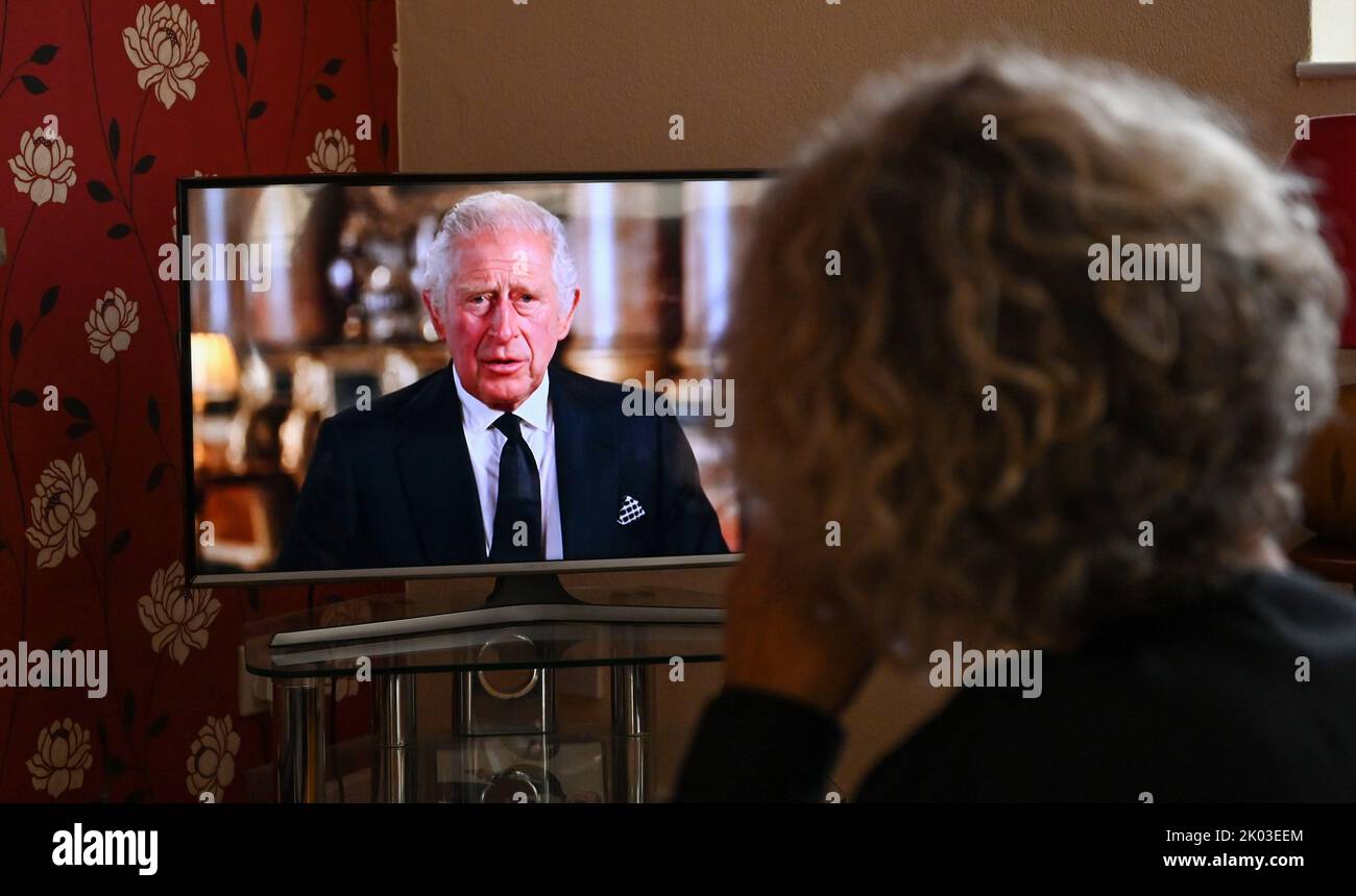 Brighton UK 9th September 2022 - King Charles III addresses the nation in a televised speech tonight after the death of Queen Elizabeth II yesterday  : Credit Simon Dack / Alamy Live News Stock Photo
