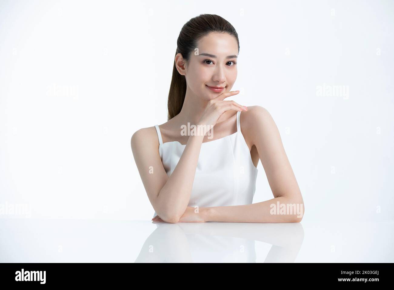 Portrait of beautiful young Chinese woman Stock Photo - Alamy