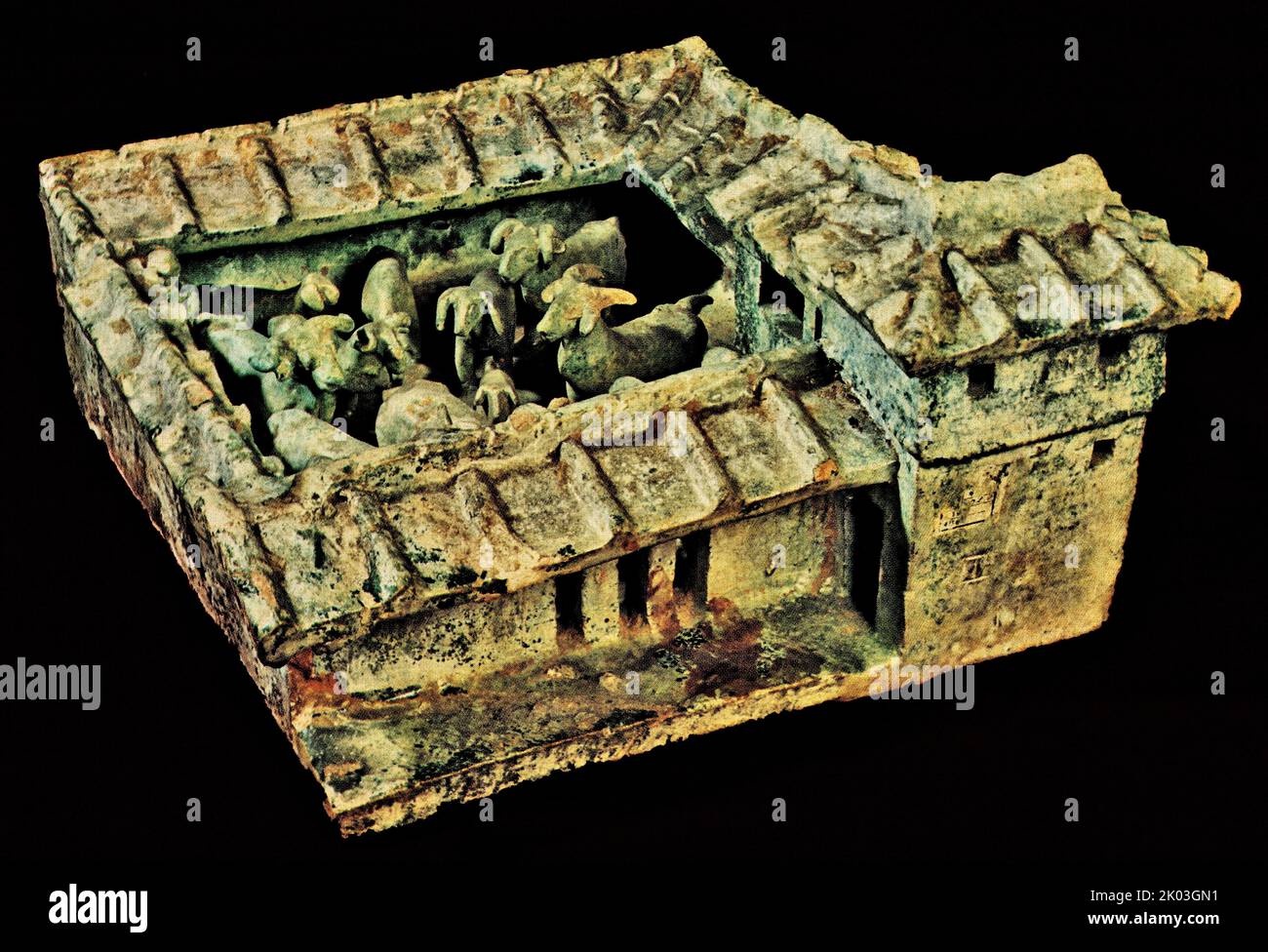 Clay model of a stable with animals. Han Dynasty Chinese. Stock Photo
