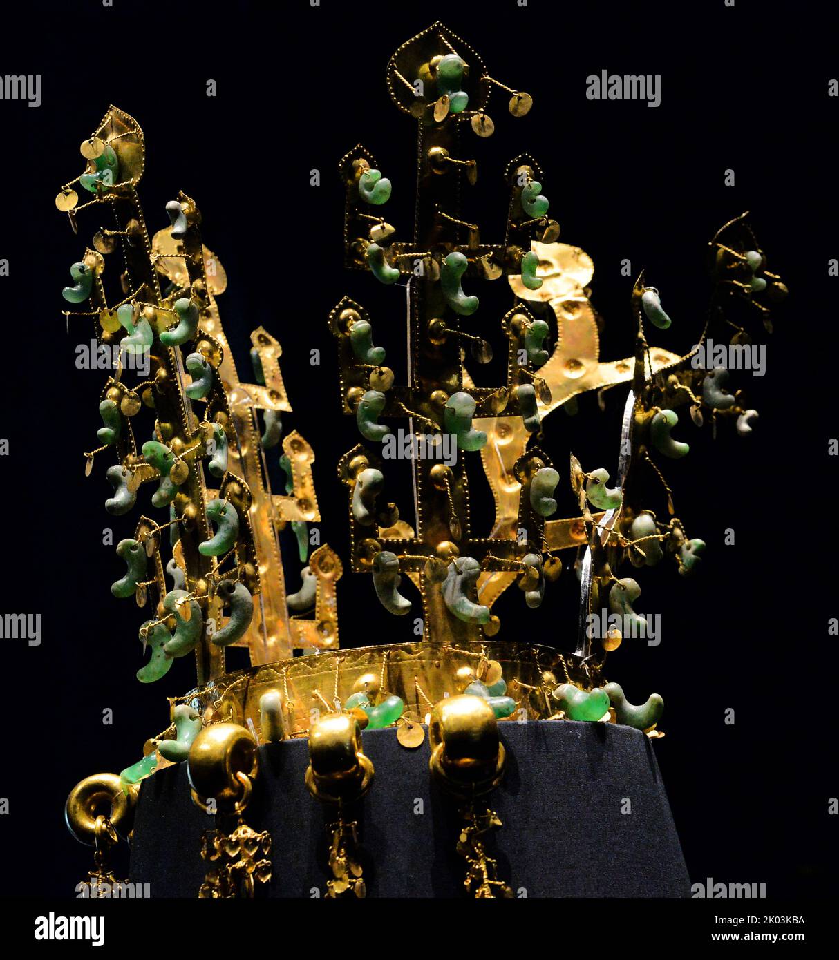 the-gold-crown-of-silla-from-hwangnamdaechong-housed-in-the-national