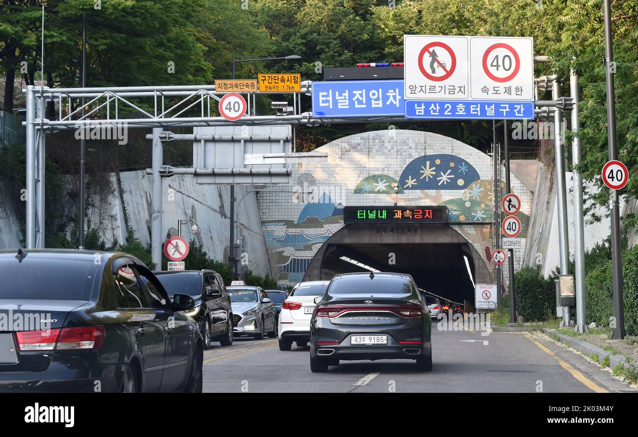 Tunnel with highway in Central Seoul, South Korea Stock Photo Alamy