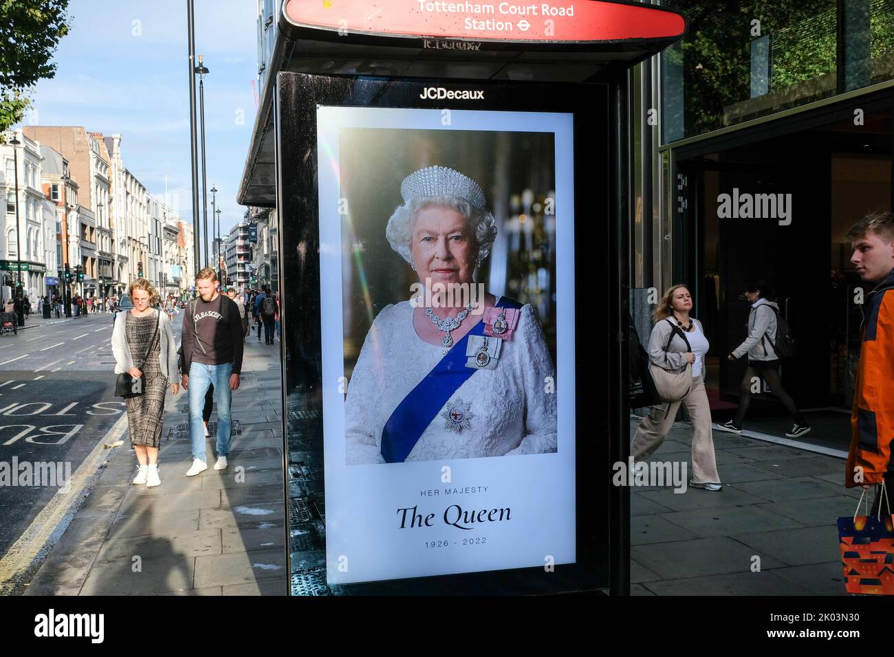 Oxford Street, London, UK. 9th Sept 2022. Mourning the death of Queen
