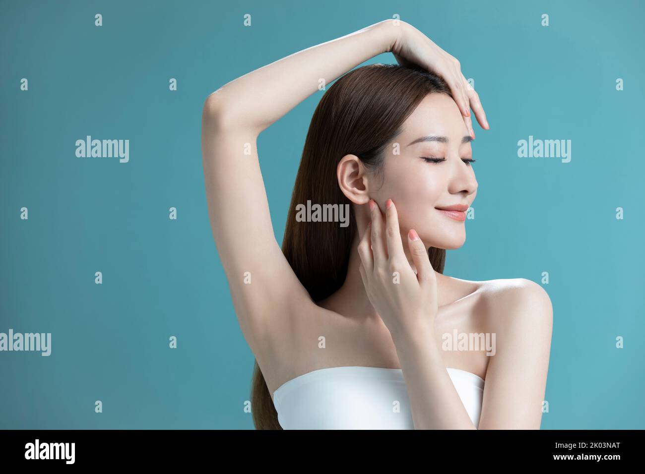 Studio shot of beautiful young Chinese woman Stock Photo - Alamy
