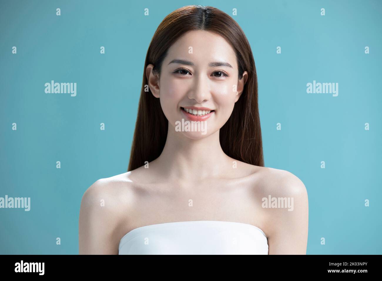 Studio shot of beautiful young Chinese woman Stock Photo - Alamy