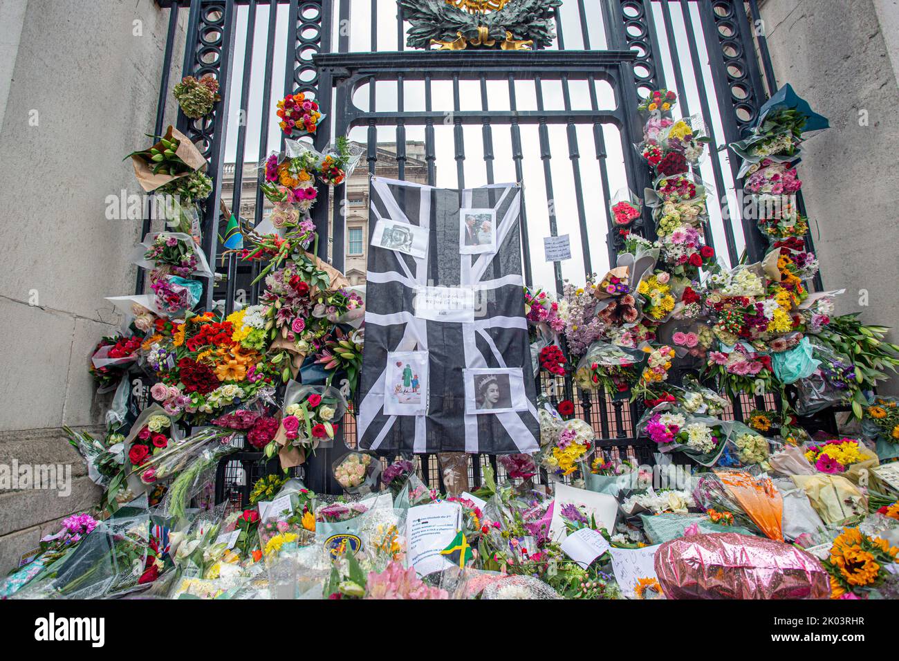 London UK. 9 September 2022. Messages of condolence are placed at the gates of Buckingham palace as large crowds pay tribute to HM Queen Elizabeth II, who died aged 96 years in Balmoral Scotland as the longest serving British monarch and will be succeded by her son King Charles III .Photo: Horst A. Friedrichs Alamy Live News Stock Photo
