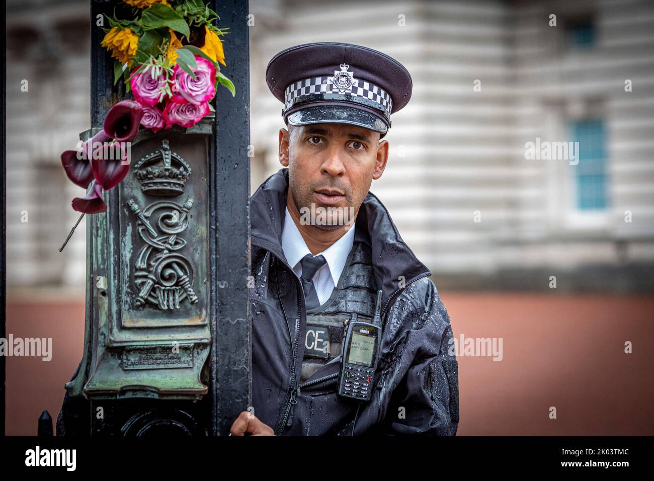 London UK. 9 September 2022. Police officer open gate next to the floral tributes outside Buckingham palace to HM Queen Elizabeth II, who died aged 96 years in Balmoral Scotland as the longest serving British monarch and will be succedded by her son King Charles III .Photo Horst A. Friedrichs Alamy Live News Stock Photo