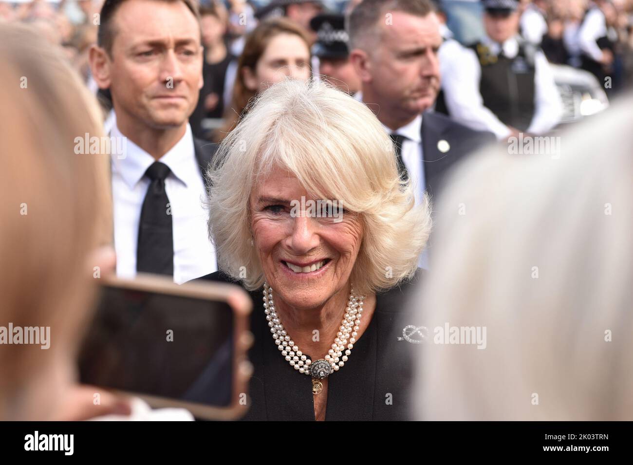 London, England, UK. 9th Sep, 2022. Queen Consort shaking hands with members of the public who had gathered outside Buckingham Palace. Huge crowds cheered as King Charles III arrived for the first time as monarch, in a state Rolls-Royce alongside CAMILLA, the Queen Consort. (Credit Image: © Thomas Krych/ZUMA Press Wire) Stock Photo