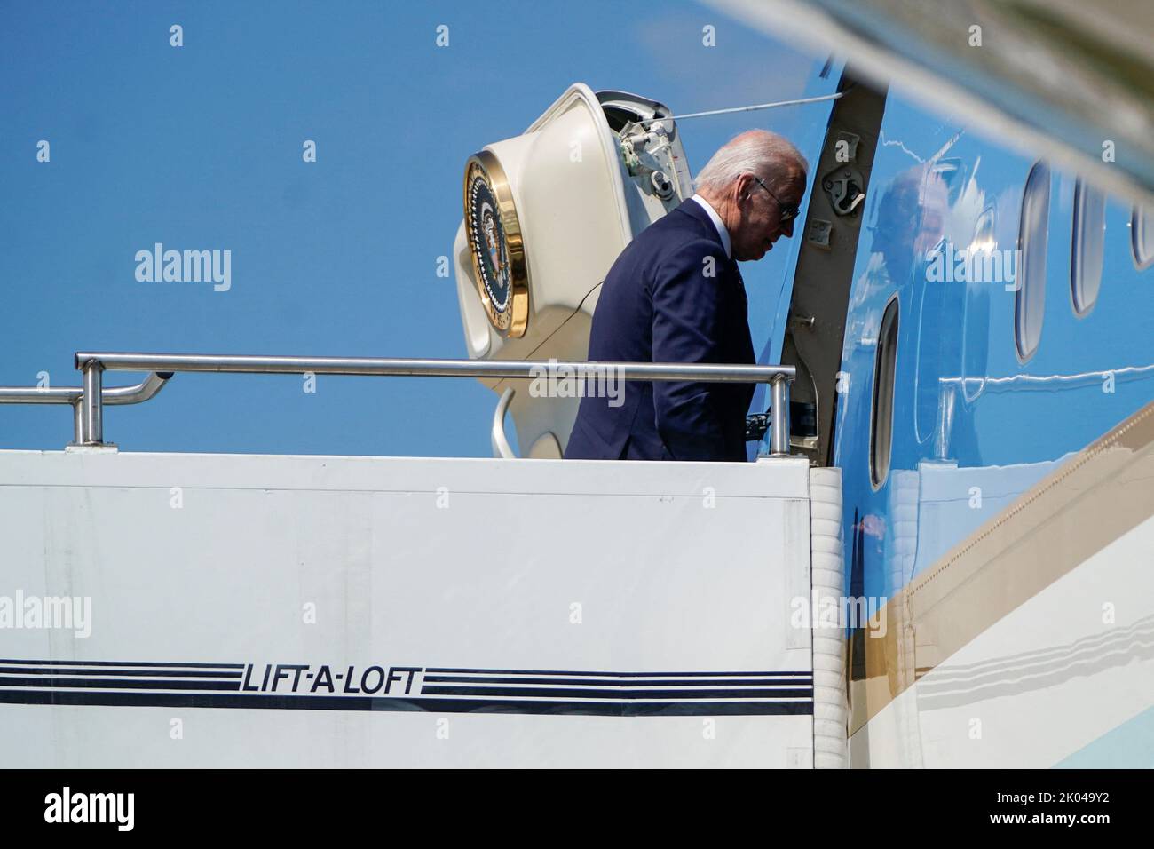 U.S. President Joe Biden boards Air Force One as he departs for Wilmington, Delaware from Columbus, Ohio, U.S., September 9, 2022. REUTERS/Joshua Roberts Stock Photo