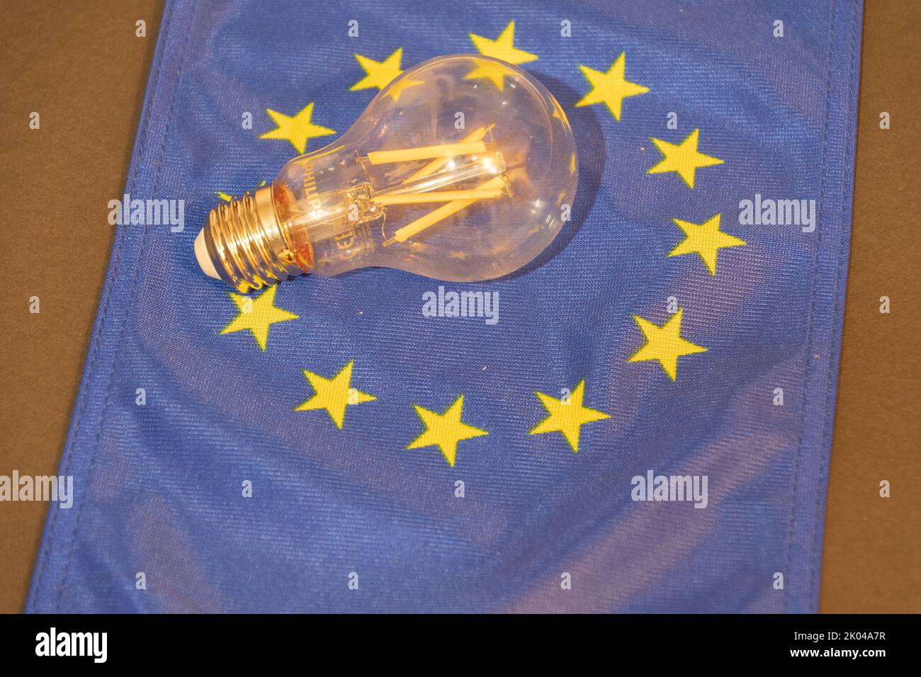 Vaduz, Liechtenstein, September 6, 2022 Light bulb is lying on an european flag to demonstrate the energy crisis Stock Photo