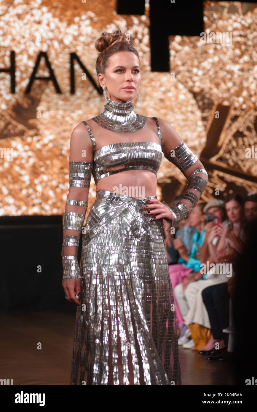 New York, USA. 09th Sep, 2022. Kate Beckinsale walks the runway at the