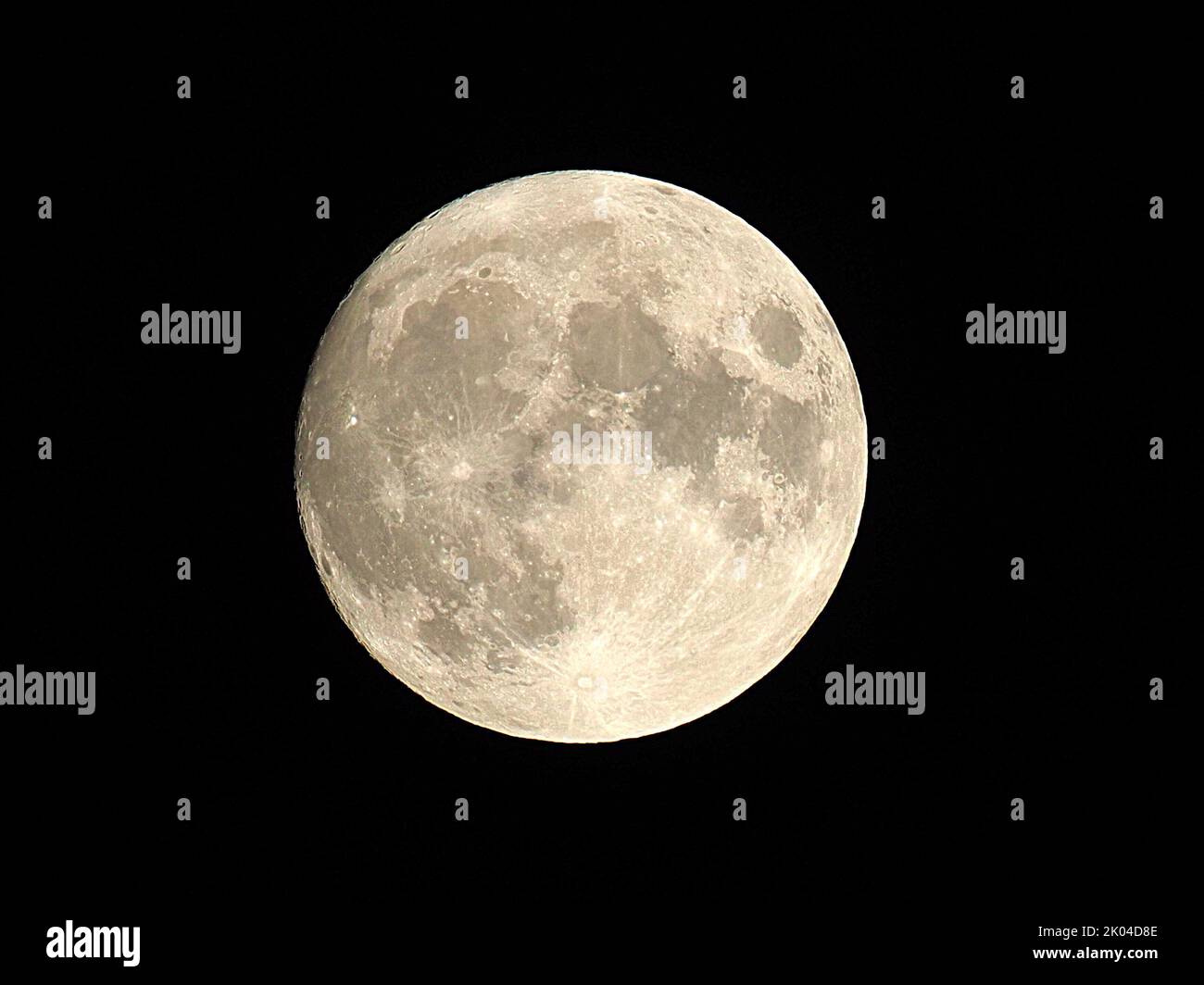 Sheerness, Kent, UK. 9th Sep, 2022. UK Weather: the full Harvest Moon seen rising above Sheerness, Kent this evening. Credit: James Bell/Alamy Live News Stock Photo