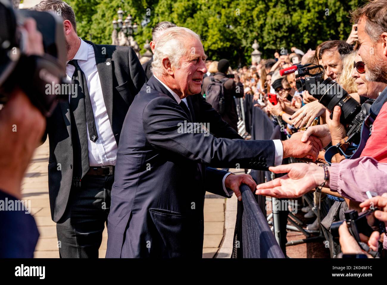 London, UK. 9th Sep, 2022. After the passing of his mother Queen Elizabeth 2nd, King Charles 3rd arrives at Buckingham Palace from Balmoral and greets the waiting crowd. Credit: Grant Rooney/Alamy Live News Stock Photo