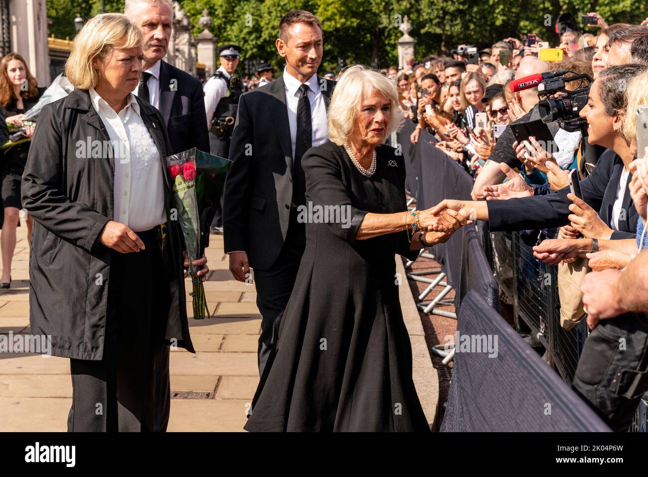 London, UK. 9th Sep, 2022. After the passing of Queen Elizabeth II, Camilla the Queen Consort arrives at Buckingham Palace from Balmoral and greets the waiting crowd. Credit: Grant Rooney/Alamy Live News Stock Photo