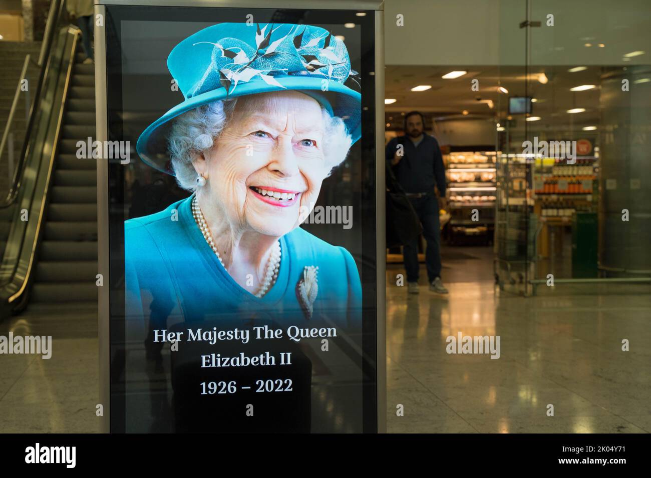 Digital billboard queen elizabeth hires stock photography and images