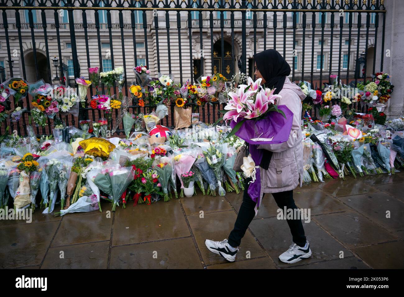 Mourning Rod London, England, UK. 9th Sep, 2022. Thousands of mourners queued to lay ...