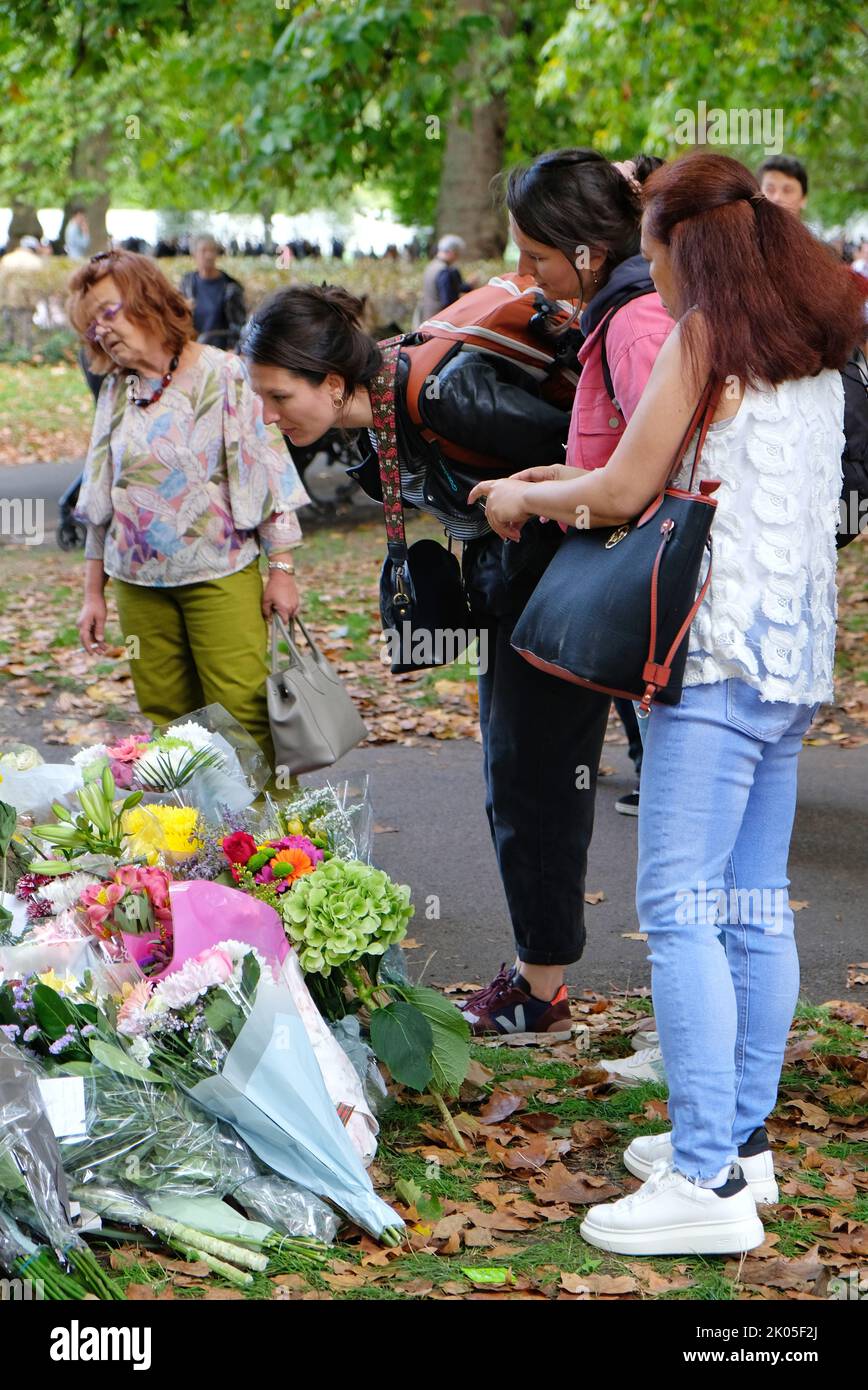 London, UK, 9th September 2022. Members of the public lay floral tributes and leave small gifts for Her Majesty the Queen around a tree in Green Park. The areas close to Buckingham Palace gates are congested and this tree serves and alternative. Credit: Eleventh Hour Photography/Alamy Live News Stock Photo