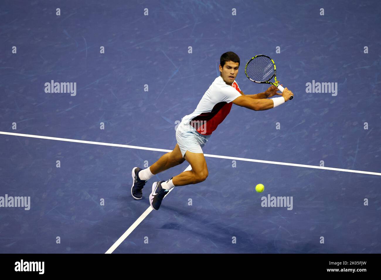 NEW YORK, NY - September 9: Spain's Carlos Alcaraz during his semifinal match with Frances Tiafoe of the United States at USTA Billie Jean King National Tennis Center on September 9, 2022 in New York City. ( Credit: Adam Stoltman/Alamy Live News Stock Photo