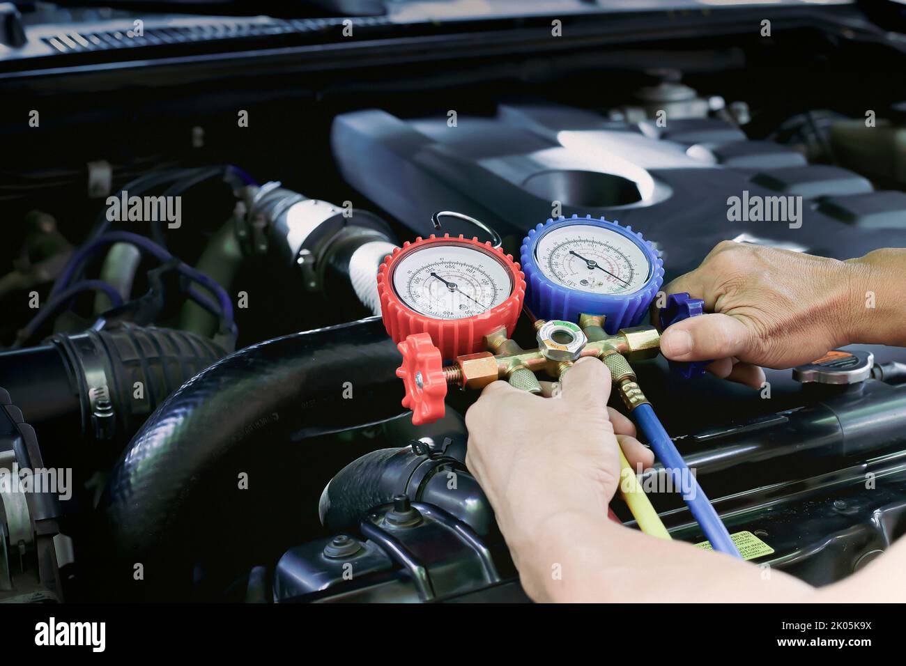 Car air conditioner check service, leak detection, fill refrigerant