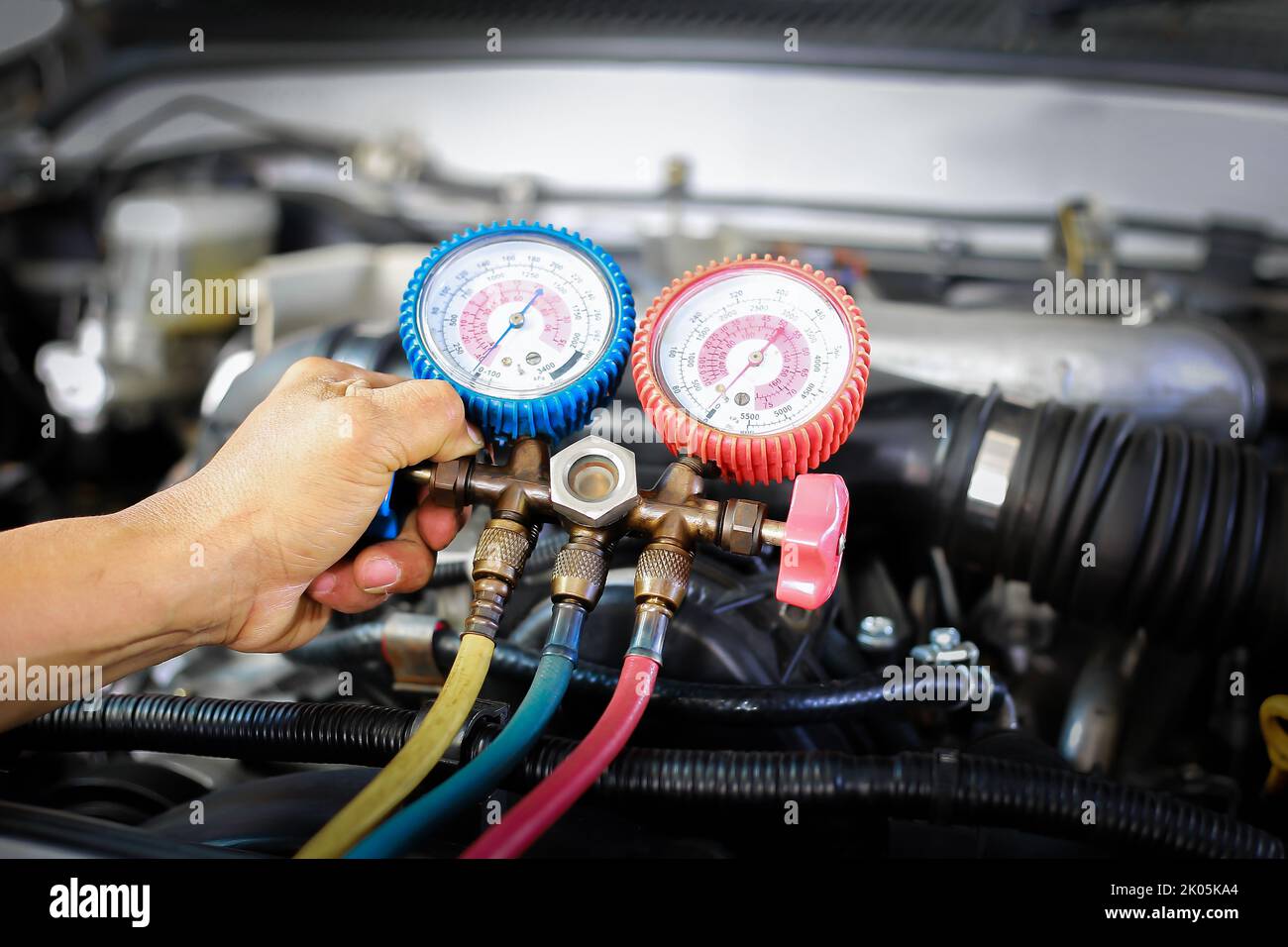 Car air conditioner check service, leak detection, fill refrigerant