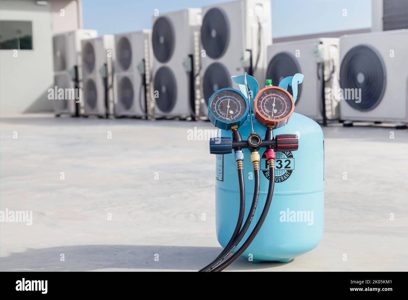 air conditioner check service, leak detection, fill refrigerant Stock ...