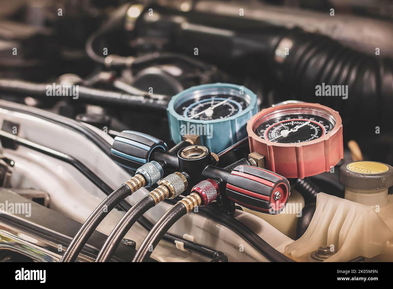 Car air conditioner check service, leak detection, fill refrigerant