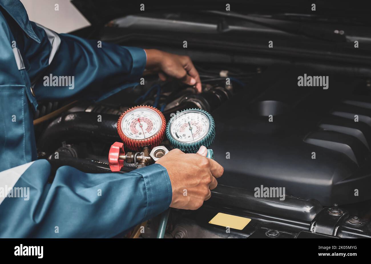 Car air conditioner check service, leak detection, fill refrigerant