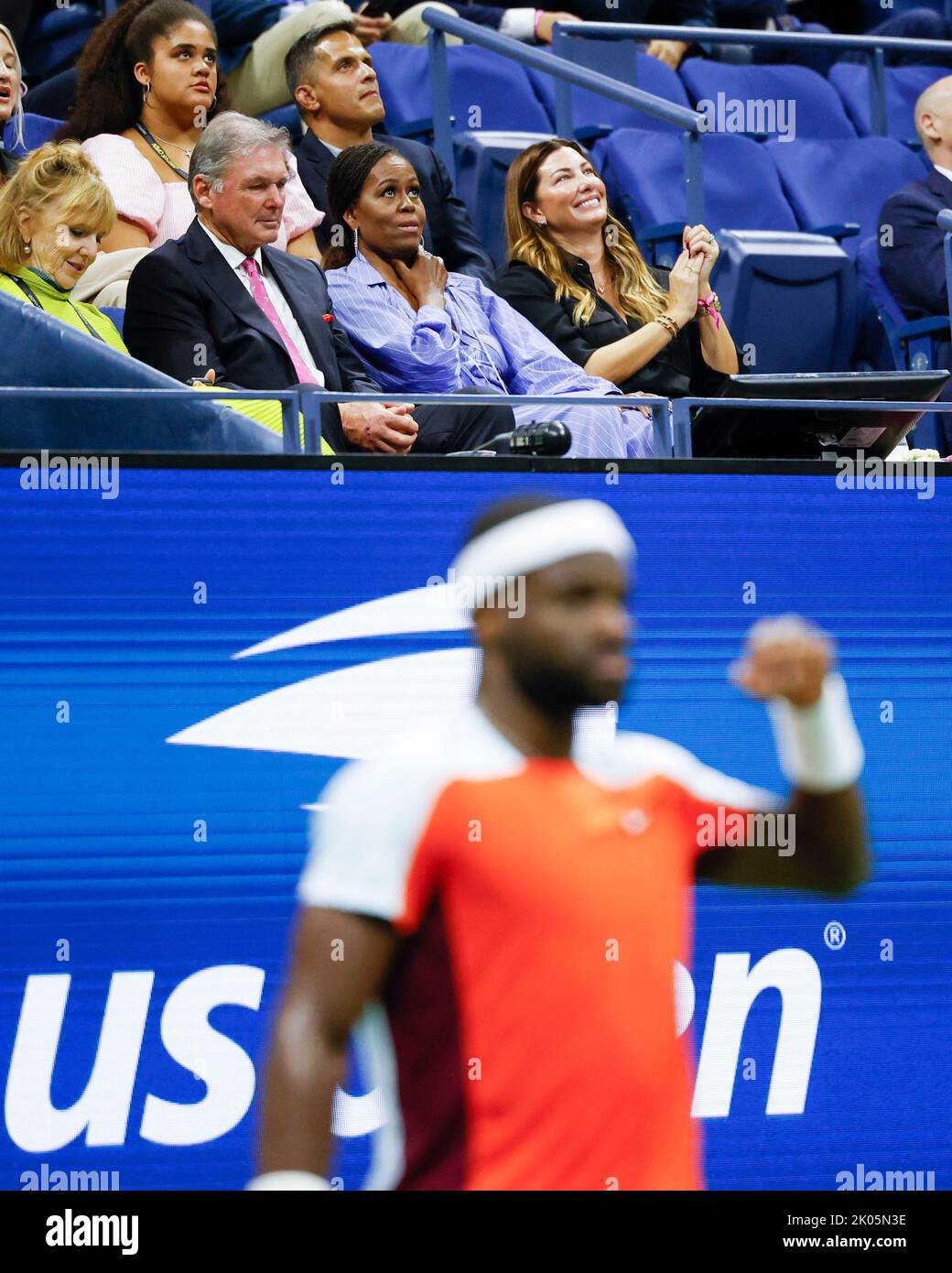 New York, USA, 9th.September, 2022.Former First Lady Michelle Obama and USTA president Michael McNulty watching the match of  US tennis player Frances Tiafoe iat the US  Open  tournament,Billie Jean King National Tennis Center on Friday 09 September 2022. © Juergen Hasenkopf / Alamy Live News Stock Photo