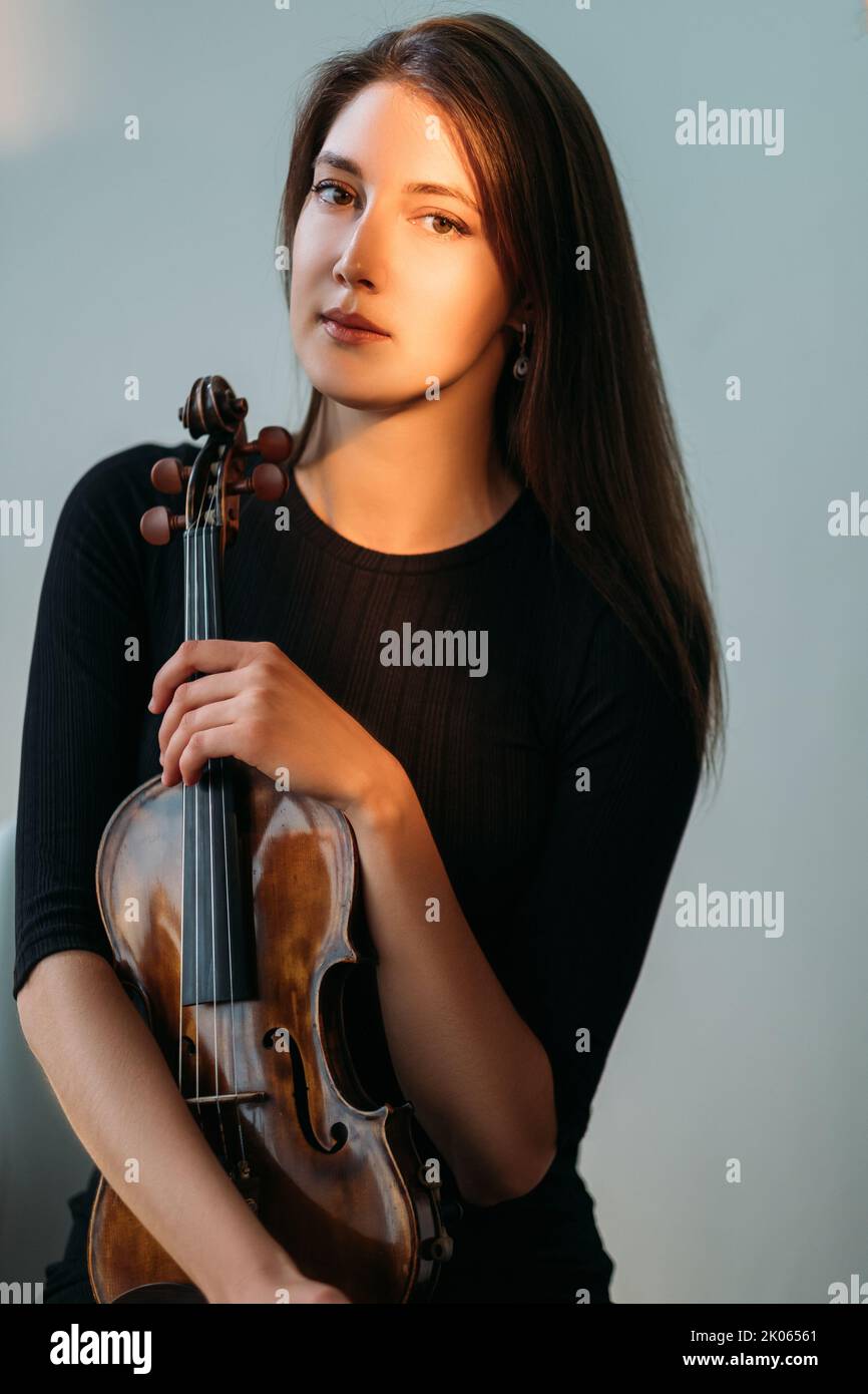 female violinist portrait studio photo musician Stock Photo Alamy