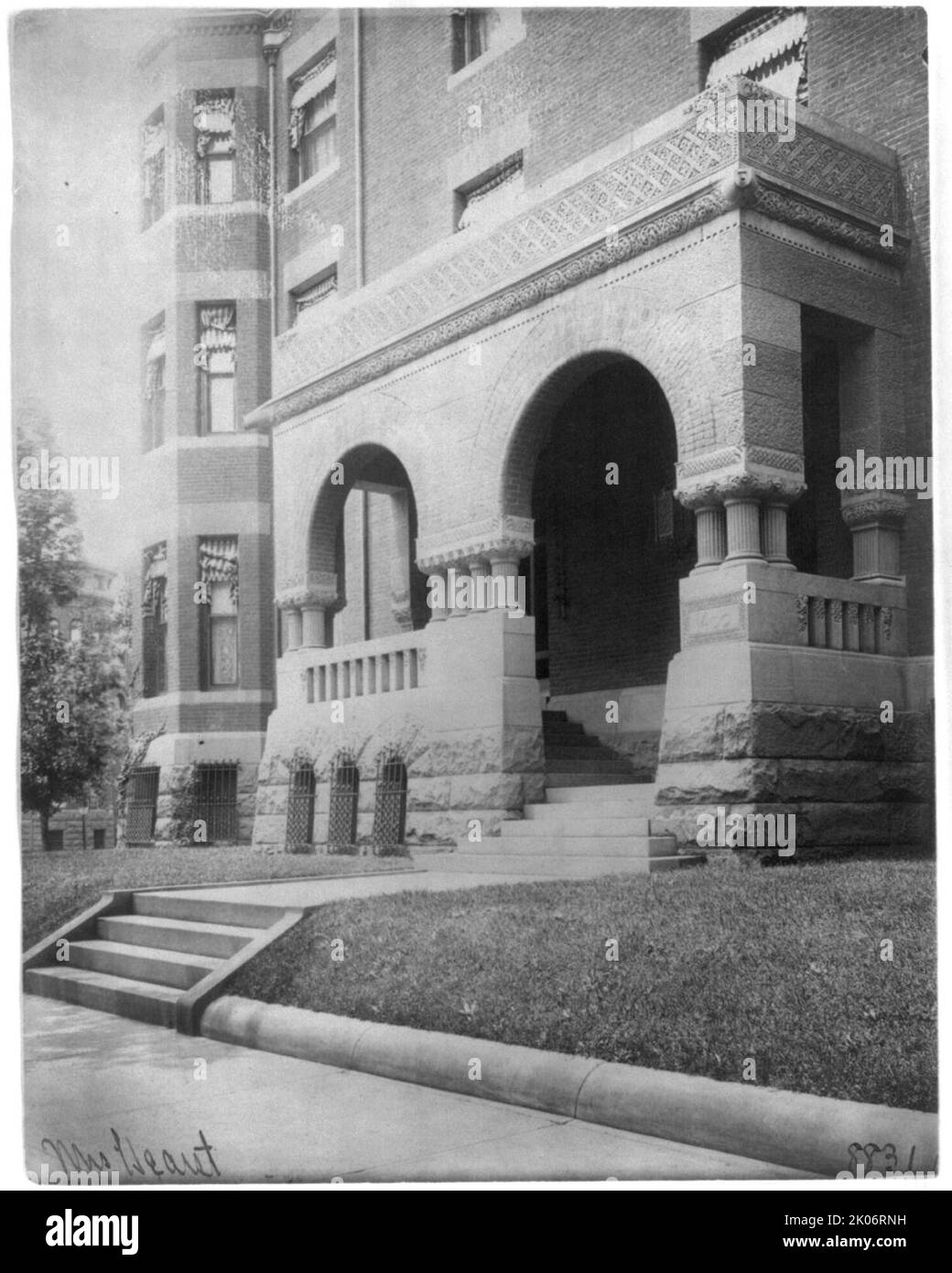 Arched university building Black and White Stock Photos & Images - Alamy