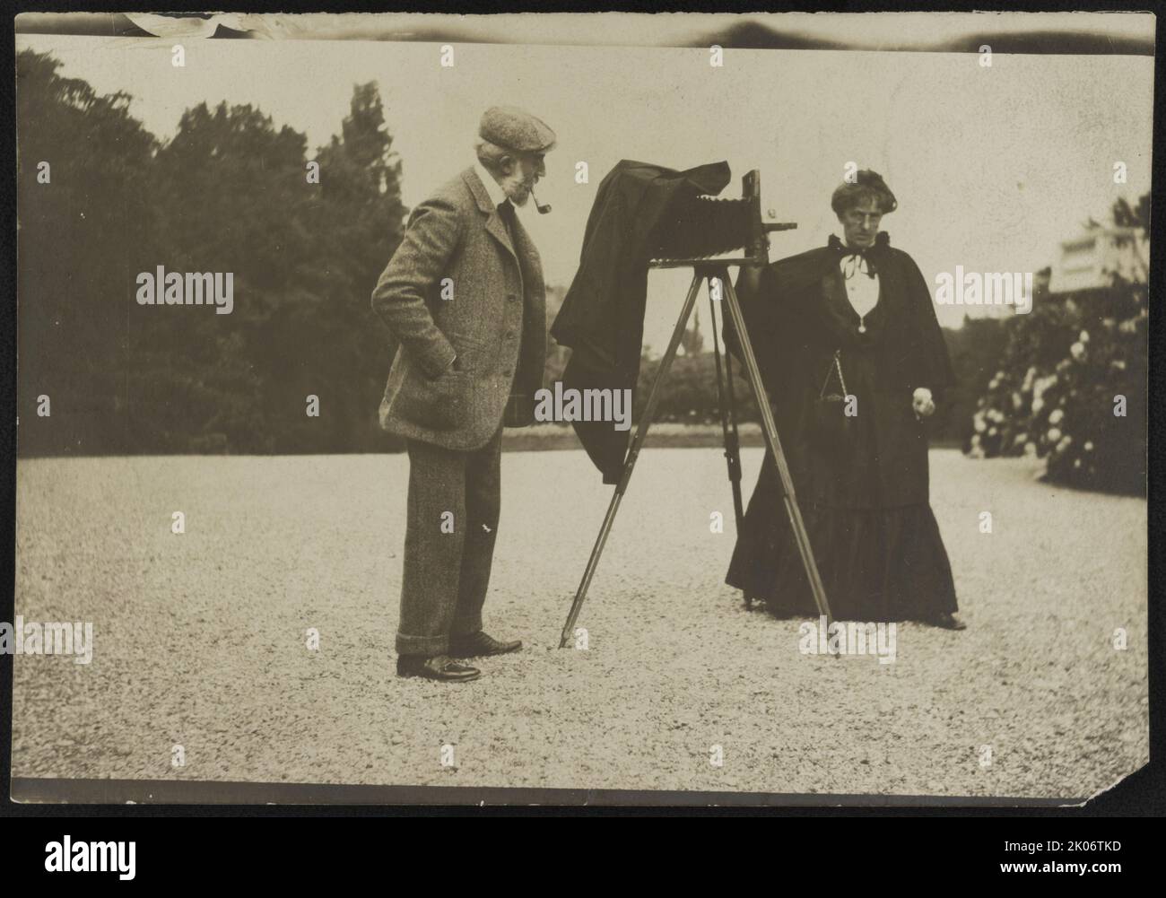 Gertrude Ka&#xa8;sebier, 1905. Photograph shows photographer Gertrude K&#xe4;sebier, standing next to a tripod-mounted camera, an unidentified man is standing behind the camera. Stock Photo